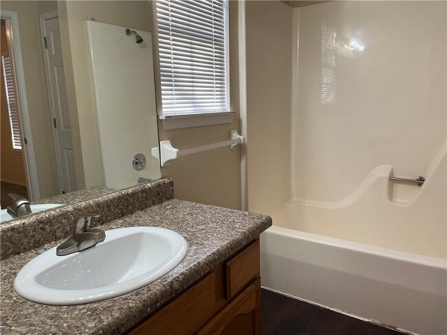 Building Photo - 1143 S Liberty Dr