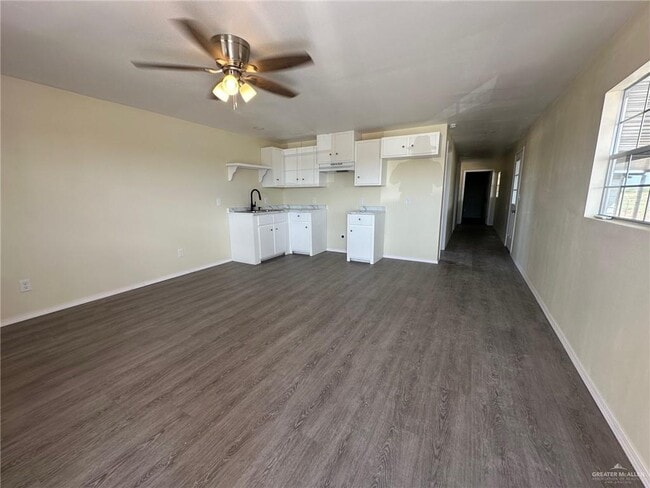 Building Photo - 8 Mariposa Dr