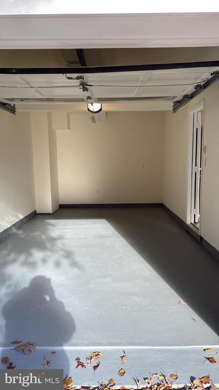 Building Photo - 7700 Shadowcreek Terrace