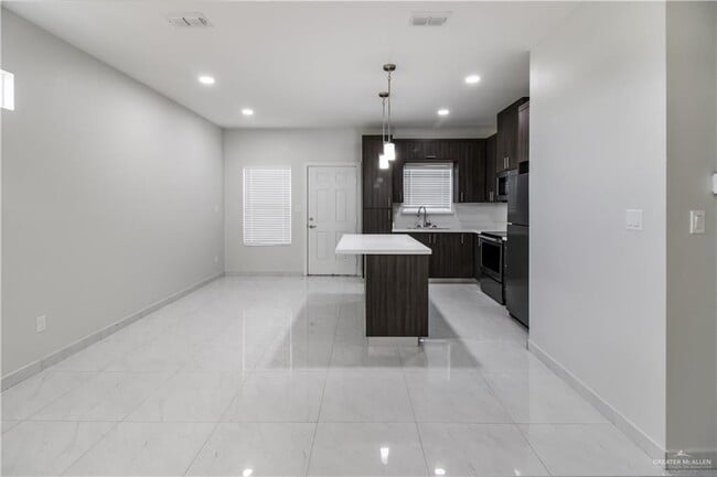 Building Photo - 18 Inspiration Rd