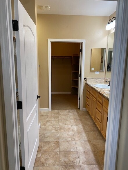 Master Bath from bedroom - 1000 Orleans Ct