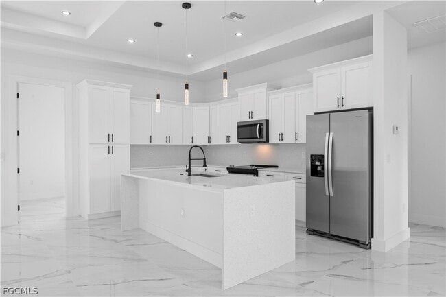 Building Photo - 719 Fullerton Ave S