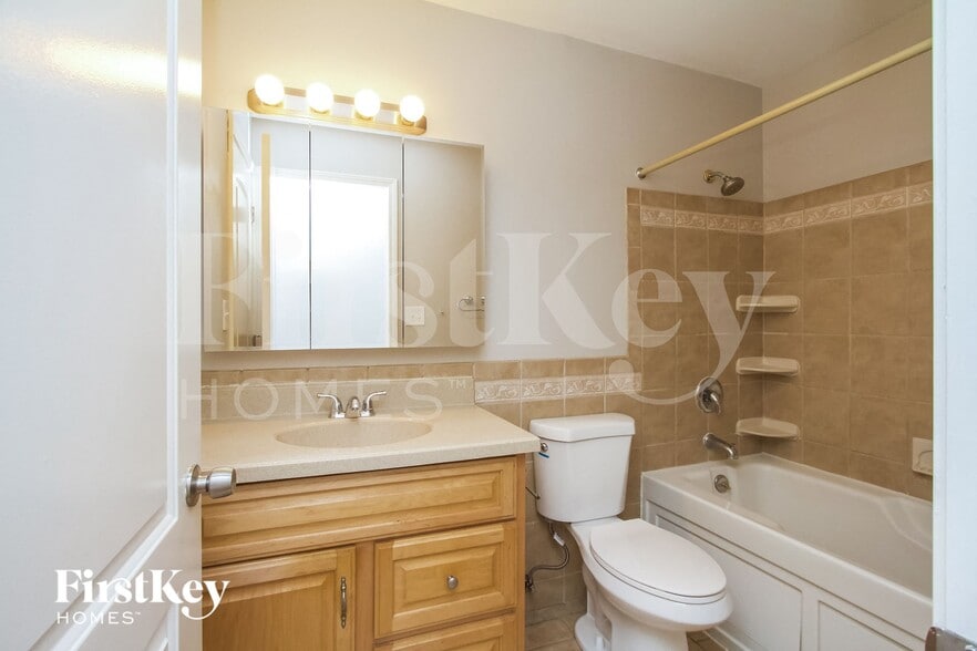 Building Photo - 303 N Bromley St