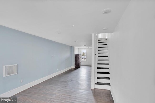 Building Photo - 2212 W Fayette St