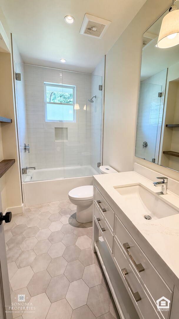 Building Photo - 3bd/2ba Retreat in the Heart of Sonoma Wine County - Modern Top Floor Duplex