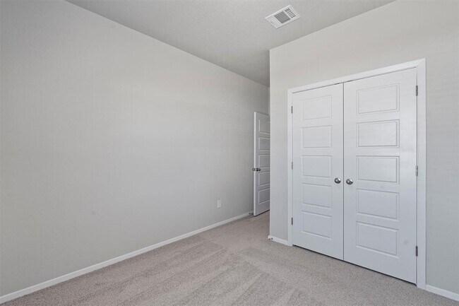 Building Photo - 135 Chesterfield Dr