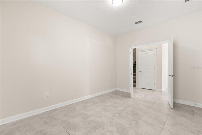 Building Photo - 9131 Cut Shot Dr