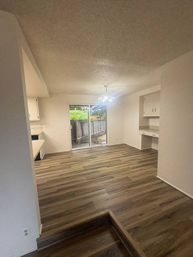 Building Photo - 3 Bedroom, 2 Bathroom House in Bethel-Dane...