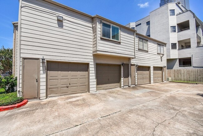 Building Photo - 1829 Augusta Dr