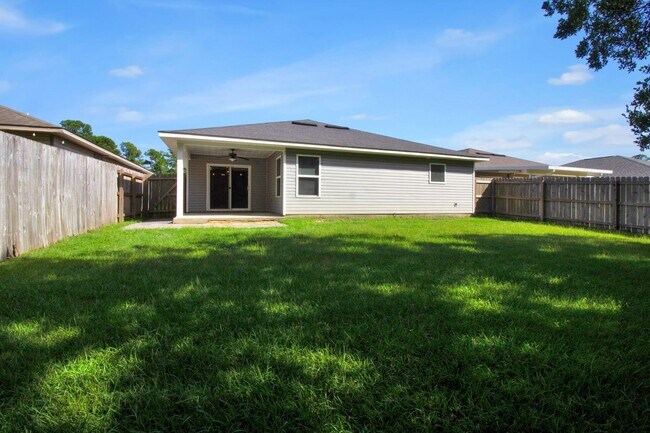 Building Photo - 8402 Island Dr