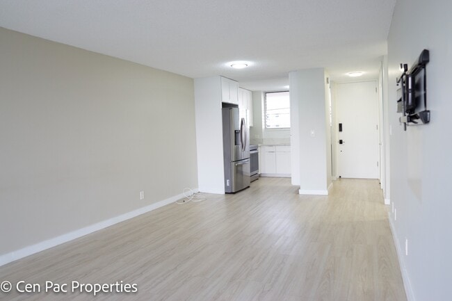 Building Photo - 2 Bed/2 Bath/1 Parking - Beautiful Unit with Nice View in Salt Lake!