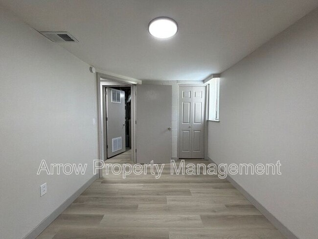 Building Photo - 622 New Hampshire St