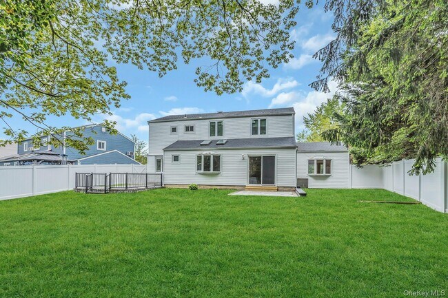 Building Photo - 717 3rd Ave