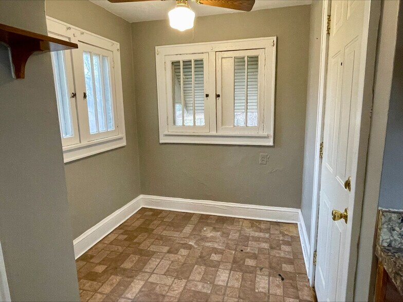 Building Photo - 644 Carpenter St