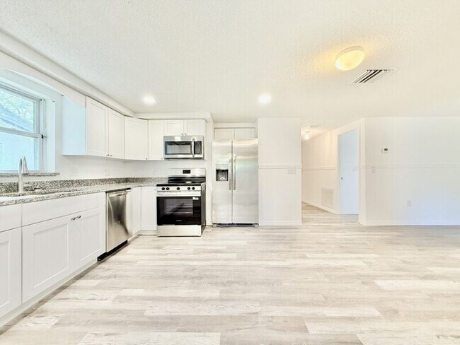 Building Photo - 5707 Quist Dr