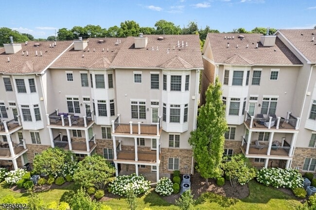Building Photo - 12 Howland Terrace
