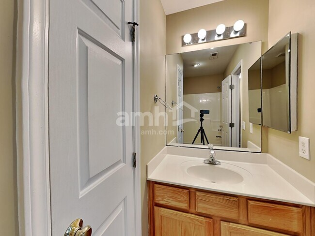 Building Photo - 12617 Waterlow Park Ln