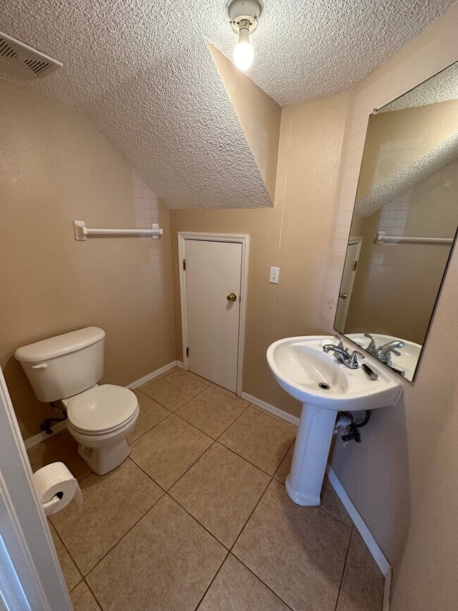 Building Photo - 7434 E Bank Dr