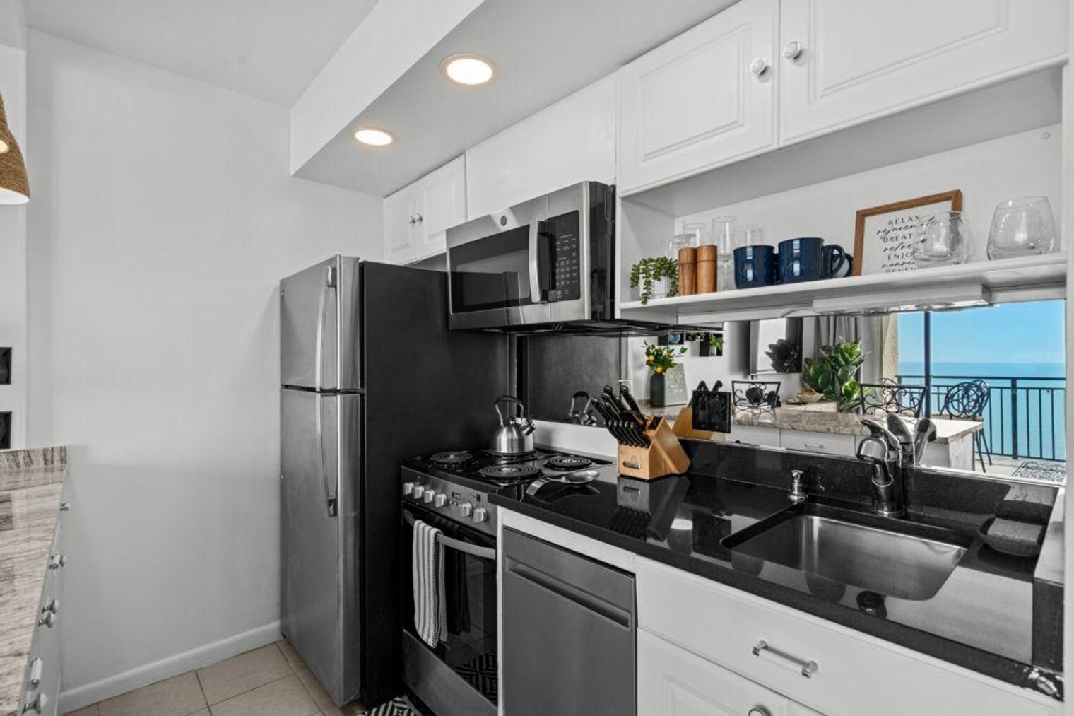 Building Photo - 5523 N Ocean Blvd