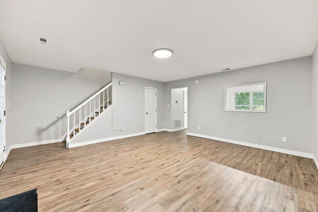 Building Photo - 839 Dalewood Dr