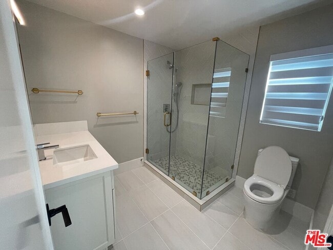 Building Photo - 5015 Redwillow Ln