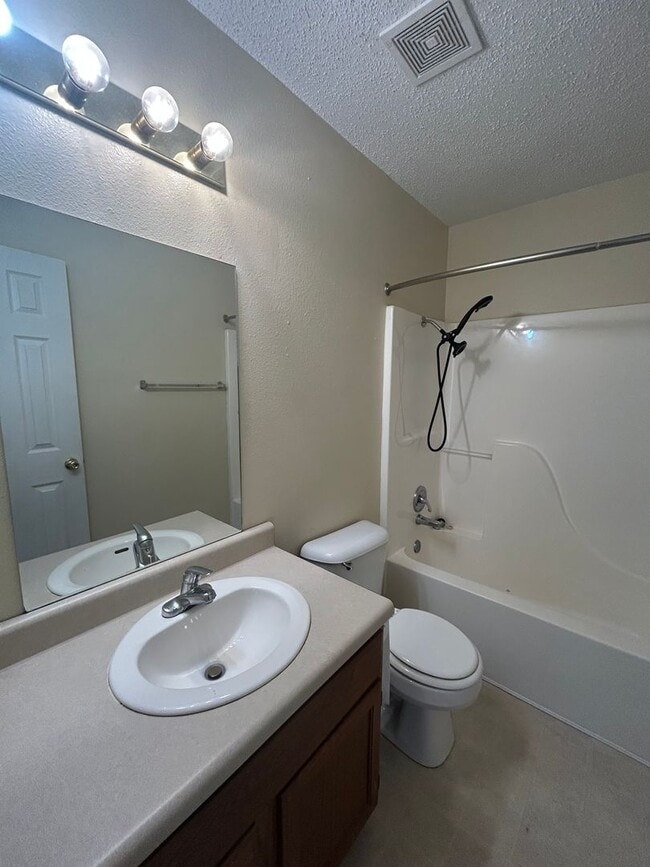 Building Photo - 3400 SW Landau Ct