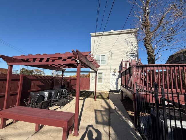 Building Photo - 5113 W Lexington St