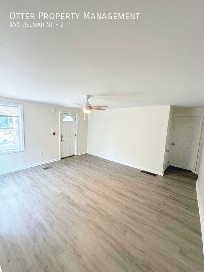 Building Photo - 456 Delmar St