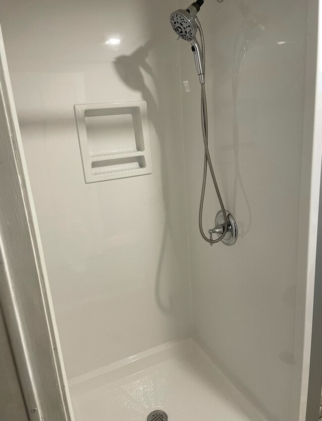 Building Photo - Fuller Properties