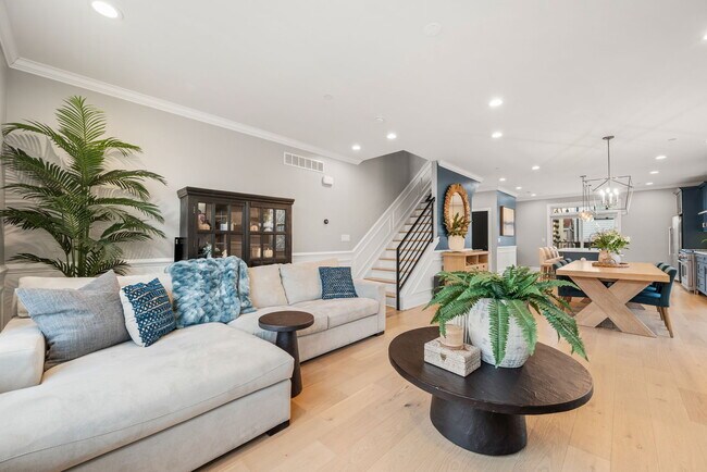 Building Photo - 330 Wright St