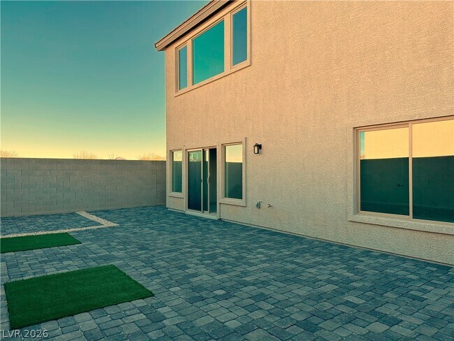 Building Photo - 696 Stone Hammer Ave
