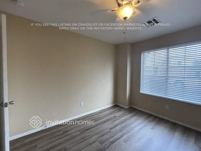 Building Photo - 13043 W Via Camille