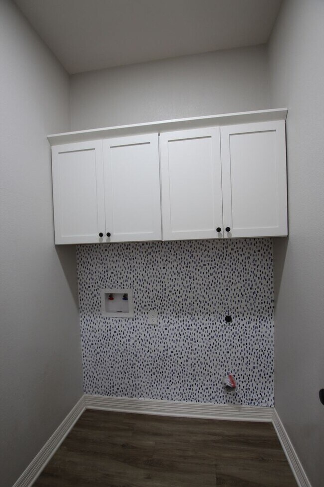 Building Photo - Stunning 3 bedroom 2 bath rental in Whitehouse! – A Must-See!
