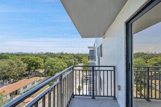 Building Photo - 840 NE 130th St