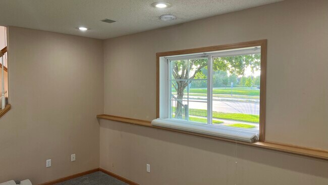 Building Photo - 7866 Old Carriage Ct