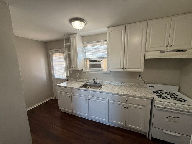 Building Photo - 1705 Lamb Ave