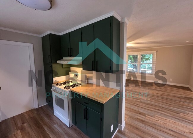 Building Photo - 706 Hedrick Dr