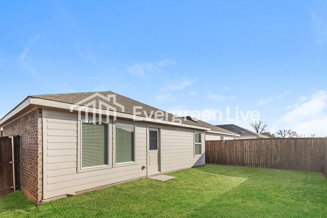 Building Photo - 2012 Belgian Dr