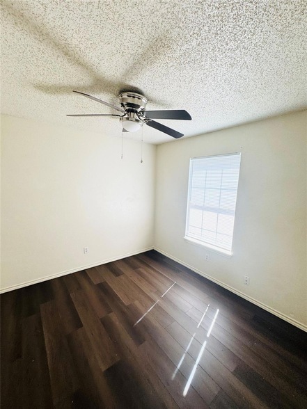 Building Photo - 1318 Bluffview Dr
