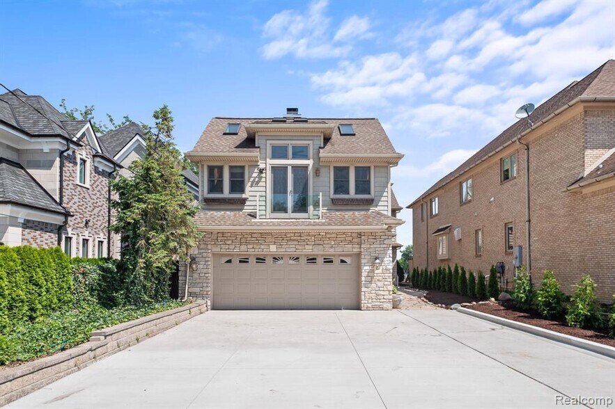 Building Photo - 2380 Walnut Lake Rd