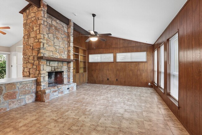 Building Photo - 7219 Scenic Brook Dr