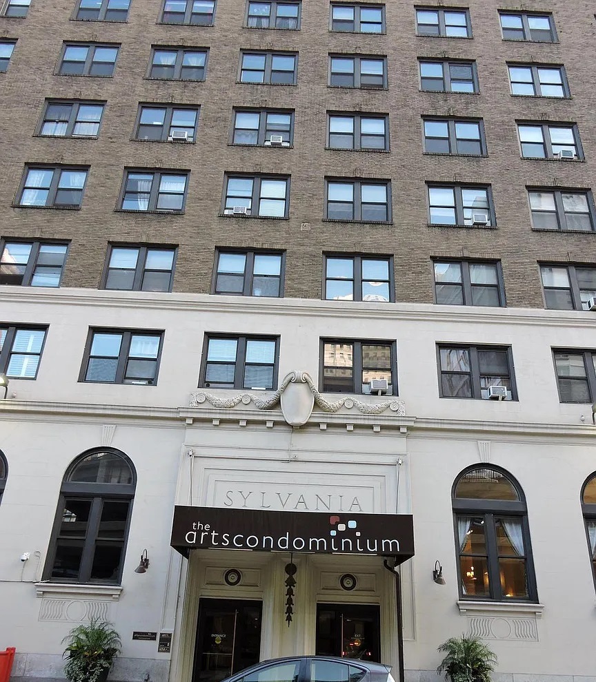 Building - 1324 Locust St