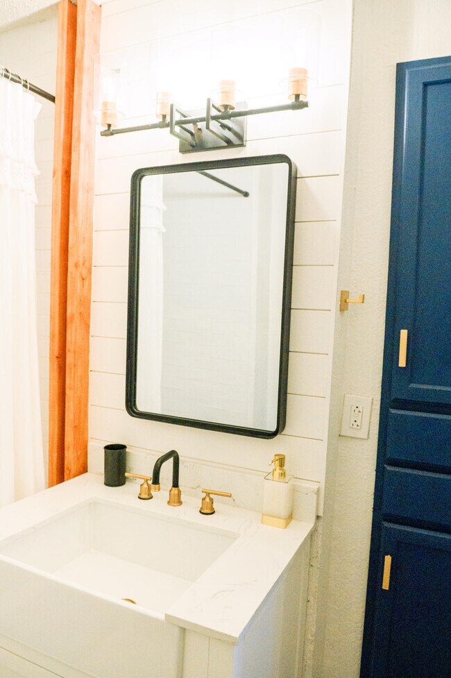 Building Photo - 2436 24th St