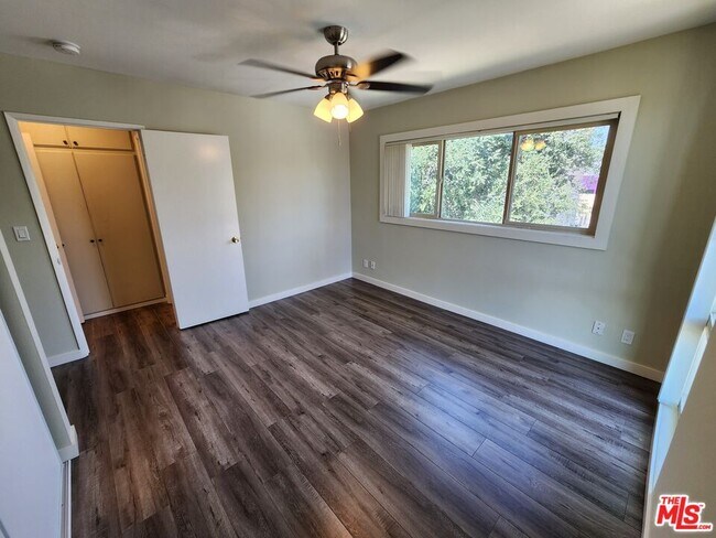 Building Photo - 7925 Vineland Ave