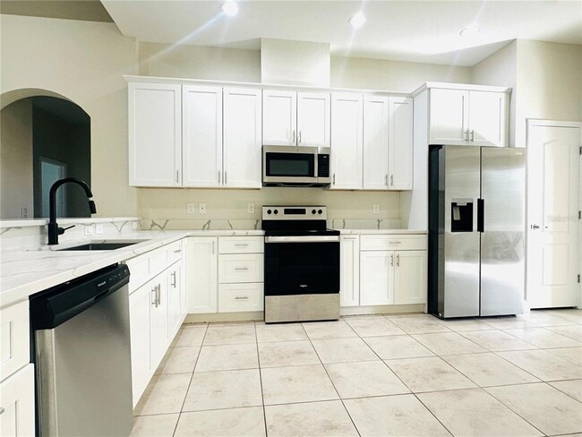 Building Photo - 809 Lake Marie Blvd