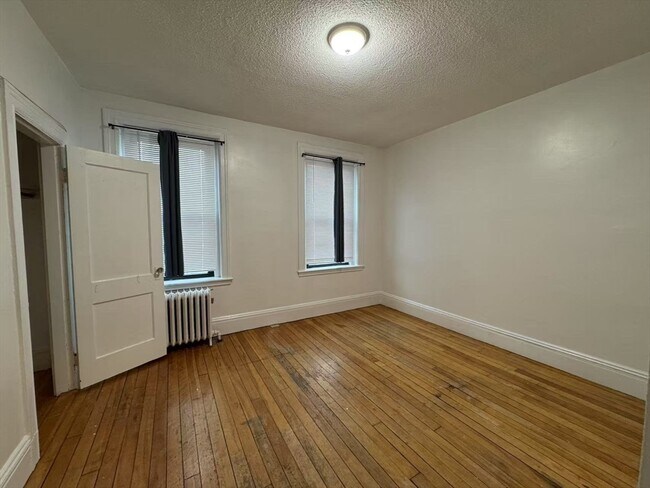 Building Photo - 20 Glenville Ave