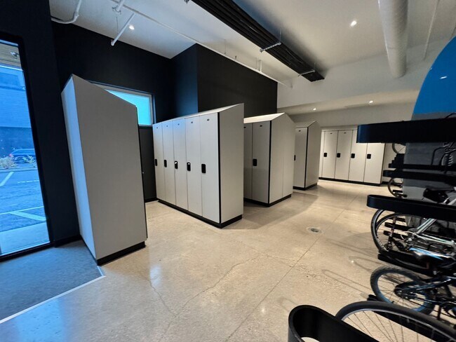 Building Photo - FURNISHED: UTILITIES PAID BY OWNER:  NWX tastefully furnished 1 bed, 1 bath located on the 3rd fl...