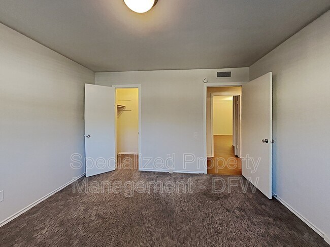 Building Photo - 3212 Daniel Ave