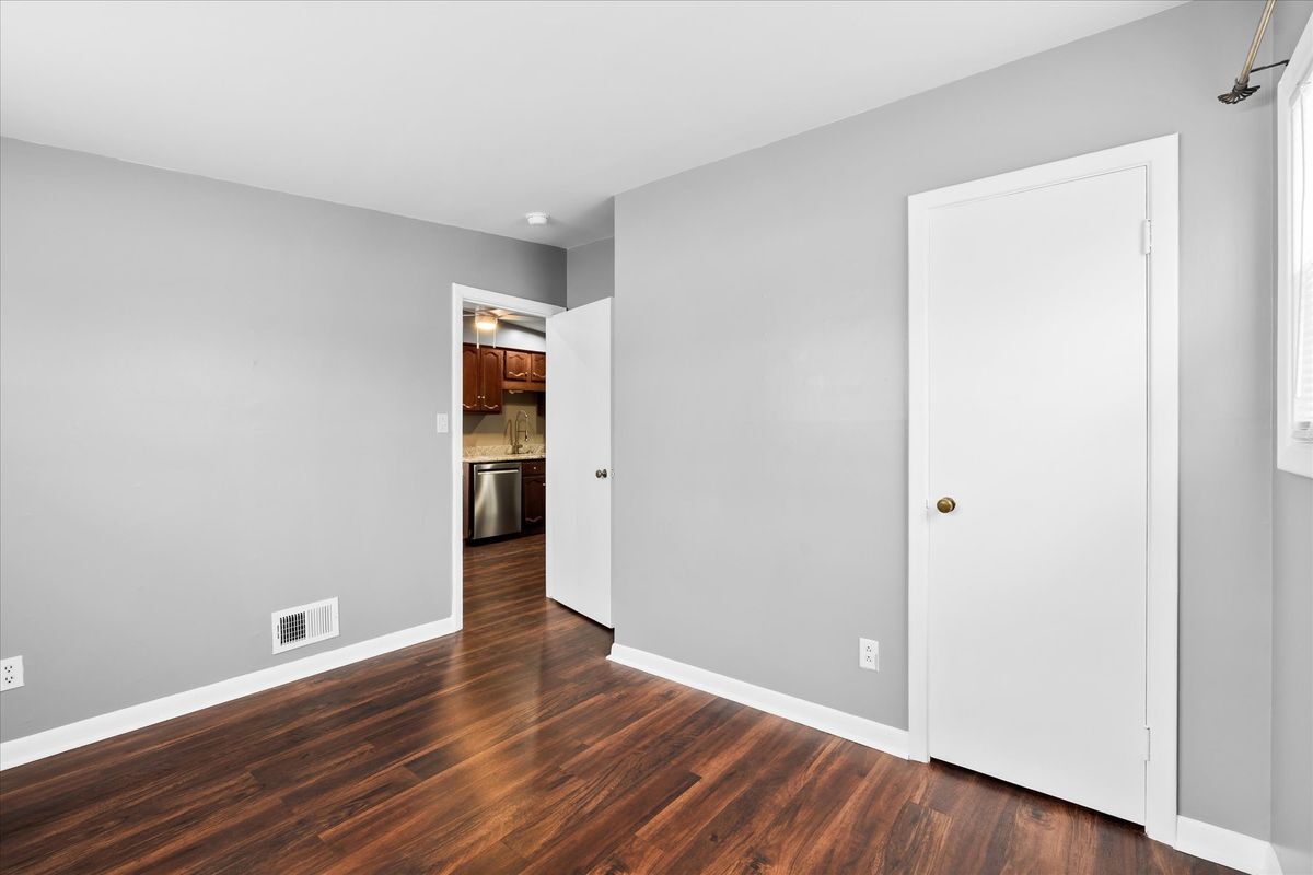 Building Photo - 941 Jamesville Ave