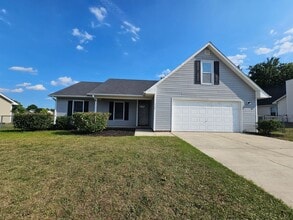 Building Photo - Three Bedroom With Large  Bonus Room